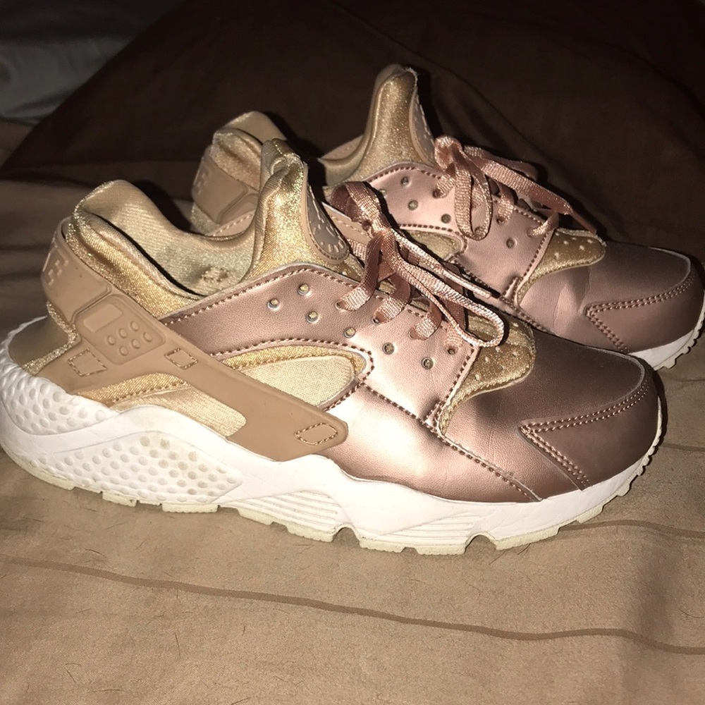 Rose gold Nike Huaraches size 7 worn once